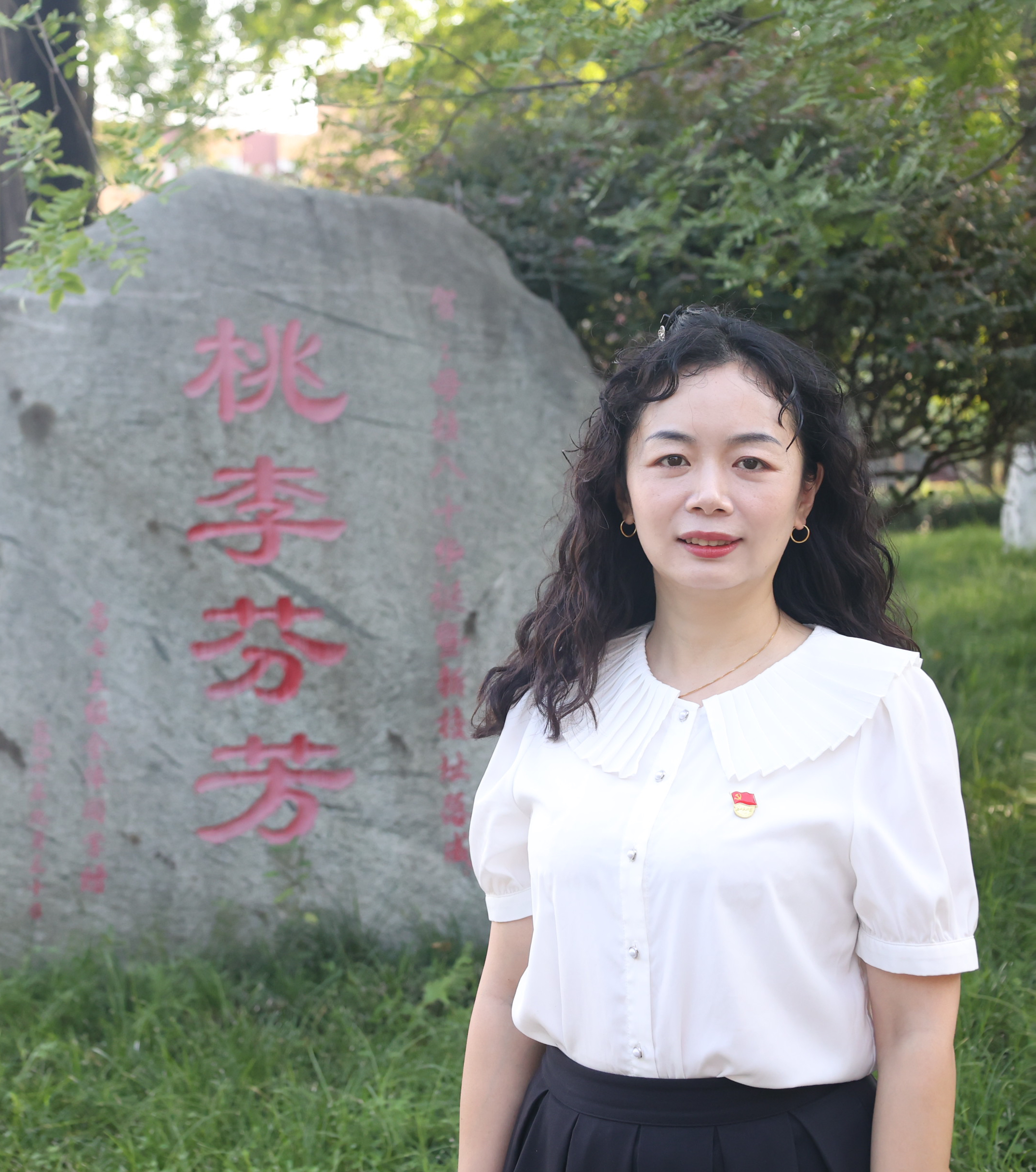 何莎  成都市优秀德育工作者.JPG